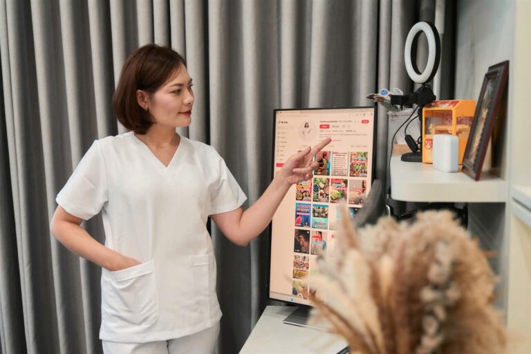 Dùng Kháng Sinh Đúng Cách Cho Trẻ: Hết Sợ Đêm Con Sốt, Hết Sợ Bị Chê Thờ Ơ